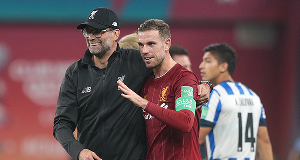 Liverpool manager Jurgen Klopp with captain Henderson. Pic: Khelupdates.